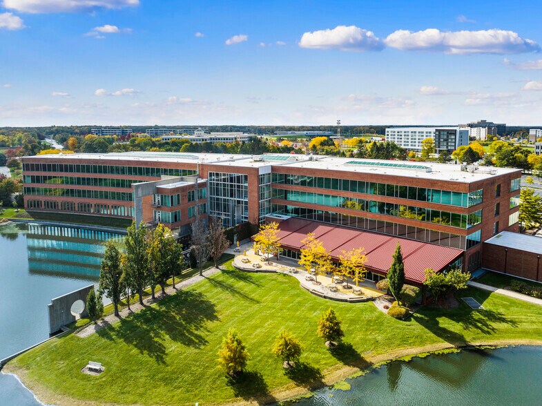275 N Field Dr, Lake Forest, IL à louer - Photo du bâtiment - Image 1 de 9