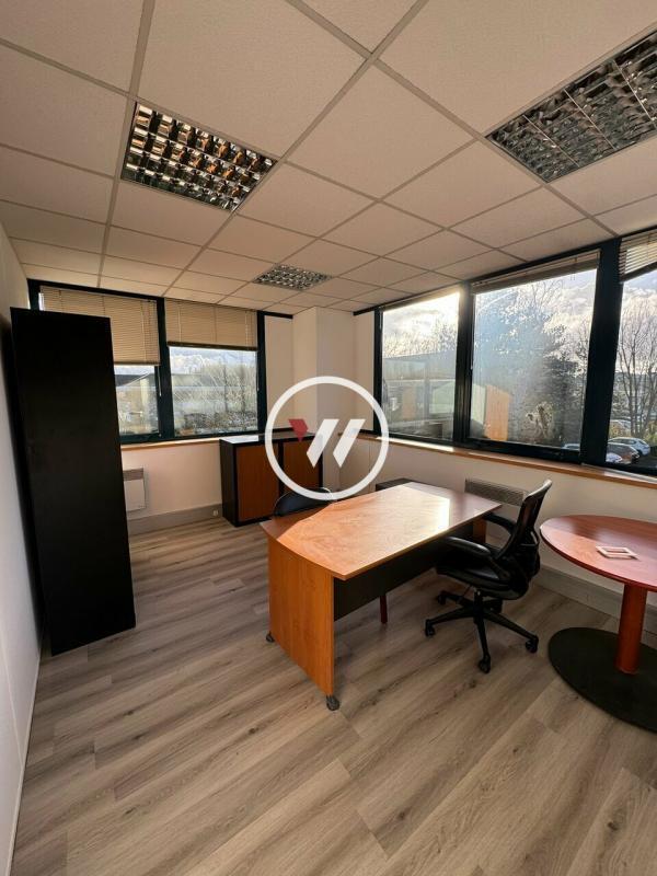 Office in Roissy-en-France for lease Interior Photo- Image 1 of 8