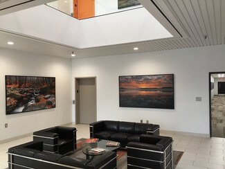 Plus de détails pour 2655 E Oakley Park Rd, Commerce Township, MI - Bureau à vendre