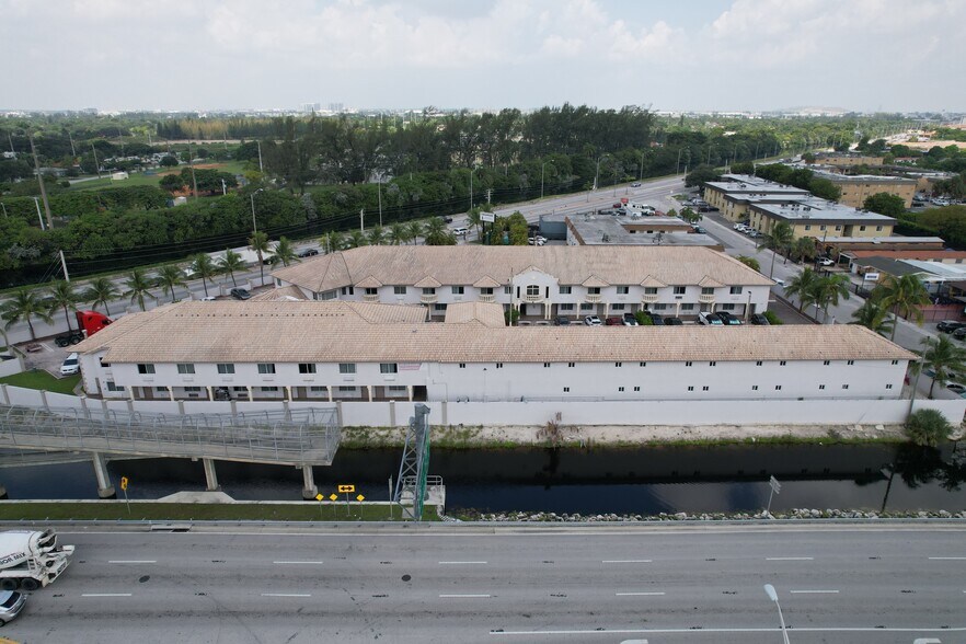 935 W Okeechobee Rd, Hialeah, FL à vendre - Photo du bâtiment - Image 3 de 4