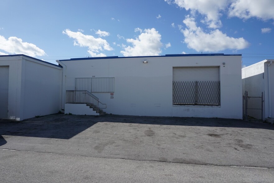 1909 7th Ct N, Lake Worth, FL for lease - Building Photo - Image 1 of 4