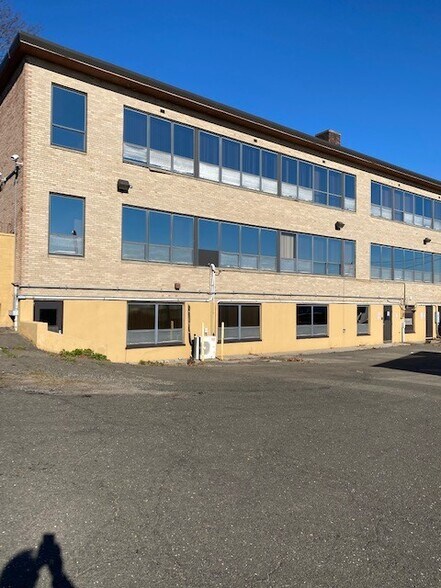 141 North Ave, Bridgeport, CT à louer - Photo du bâtiment - Image 3 de 7