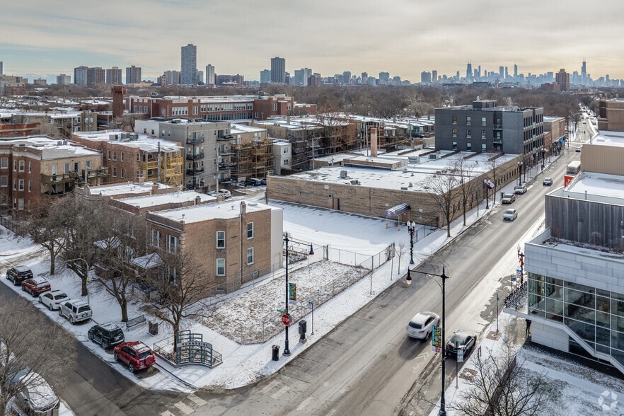 4427 N Clark St, Chicago, IL for lease - Aerial - Image 2 of 4