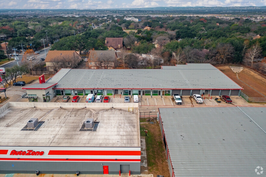 6075 De Zavala Rd, San Antonio, TX for lease - Building Photo - Image 2 of 3
