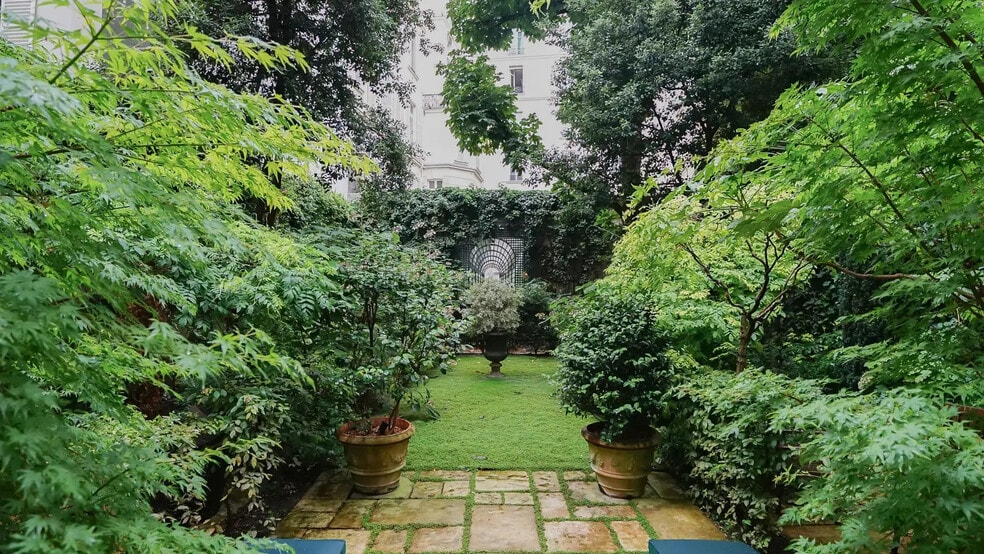 Multifamily in Paris for sale - Building Photo - Image 2 of 6