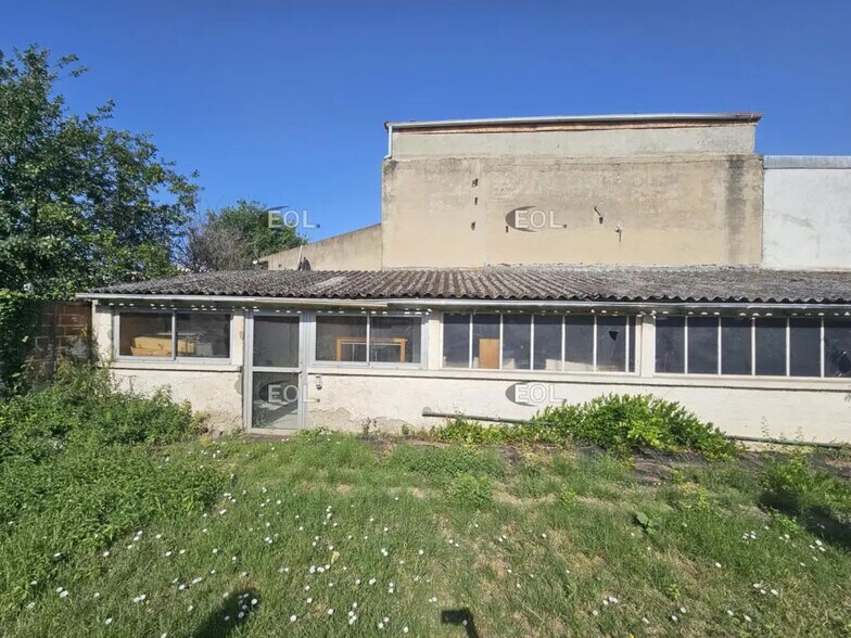 Flex in Maisons-Alfort for sale - Building Photo - Image 2 of 19
