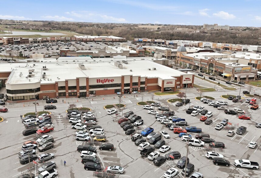7809-7949 Towne Center Pky, Papillion, NE à louer - Photo du bâtiment - Image 2 de 7