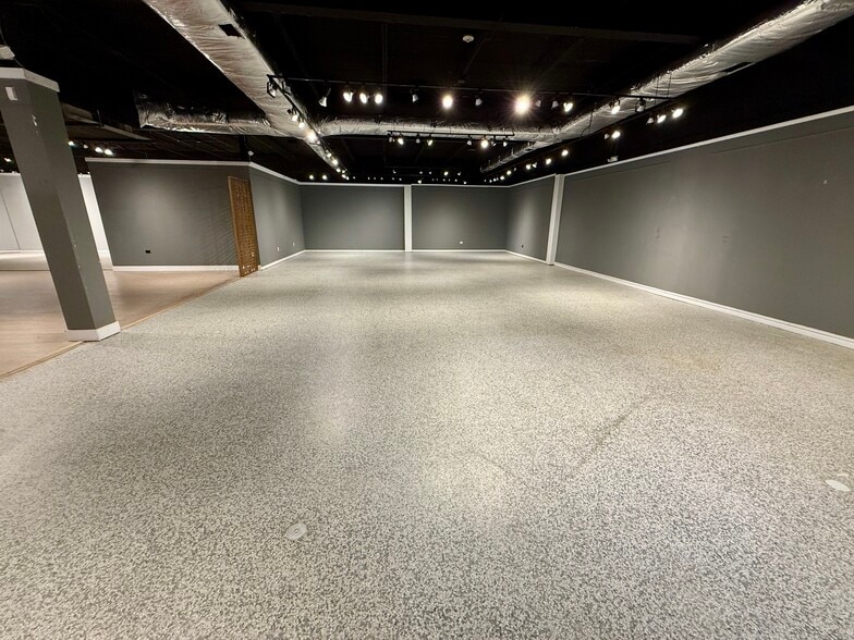 320 E Commerce Ave, High Point, NC for sale - Building Photo - Image 3 of 8