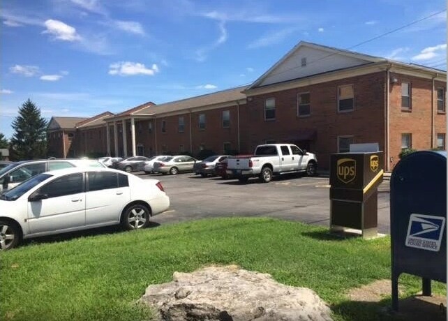 1939 Goldsmith Ln, Louisville, KY à louer - Photo du bâtiment - Image 2 de 13