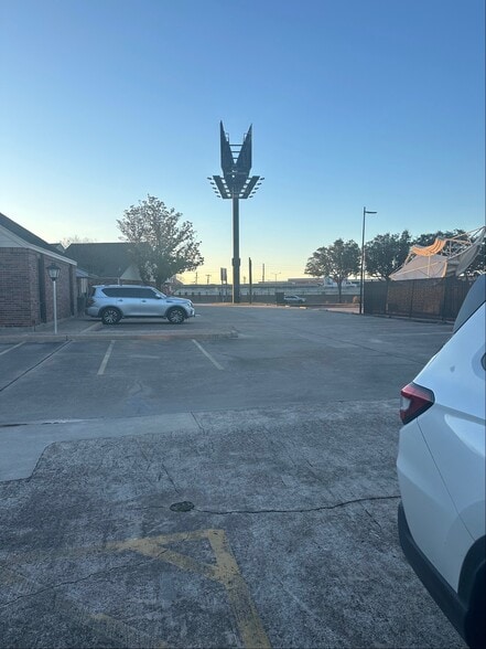 8191 Southwest Fwy, Houston, TX for sale - Building Photo - Image 2 of 15