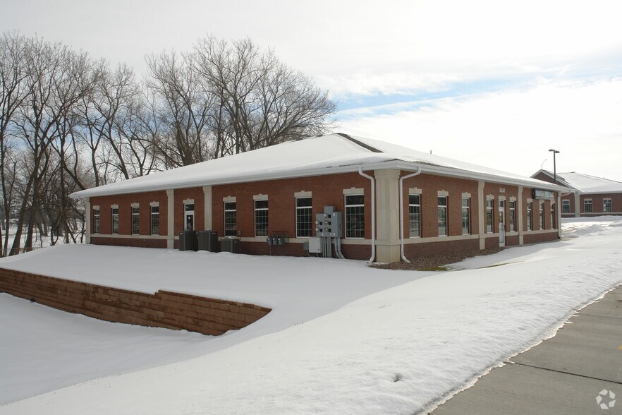 5630 S 84th St, Lincoln, NE à louer - Photo du bâtiment - Image 2 de 7