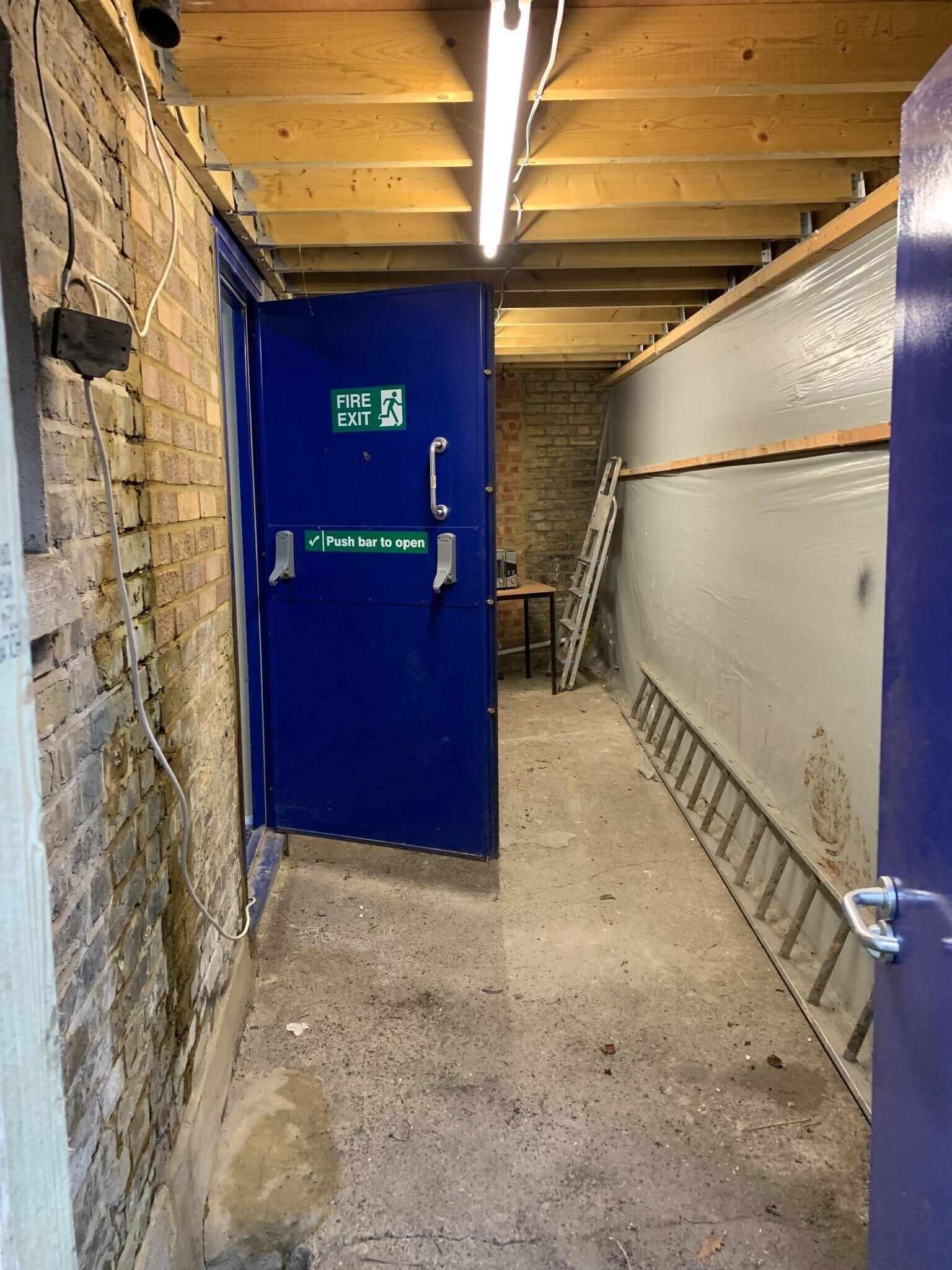 23 High St, Kingston Upon Thames à louer Photo intérieure- Image 1 de 3