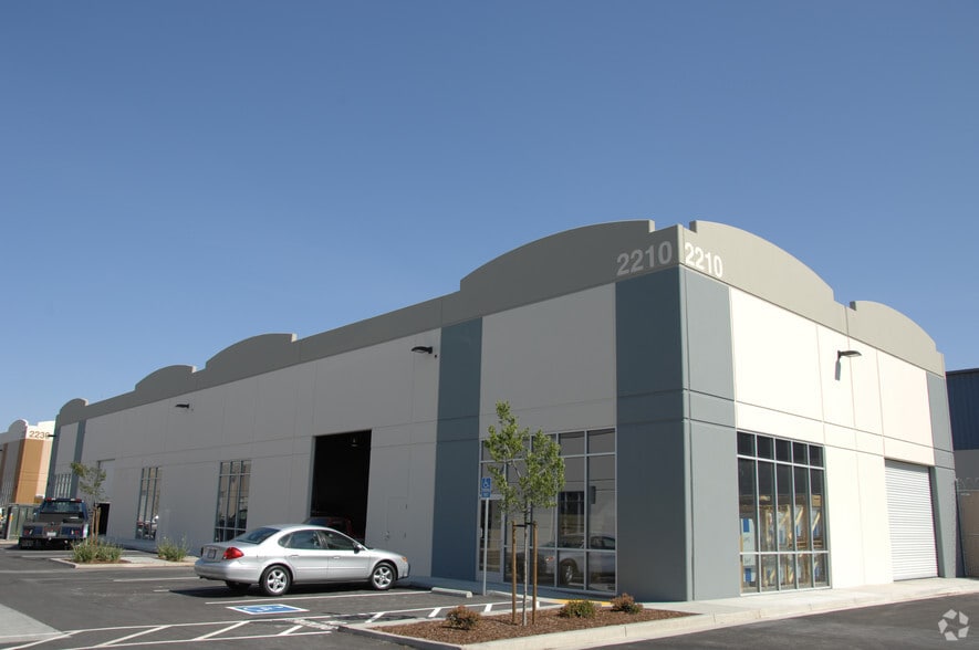 2210 N MacArthur Dr, Tracy, CA for lease - Building Photo - Image 1 of 3