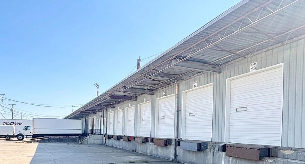 5265-5272 Tractor Rd, Toledo, OH à louer - Photo du bâtiment - Image 2 de 9