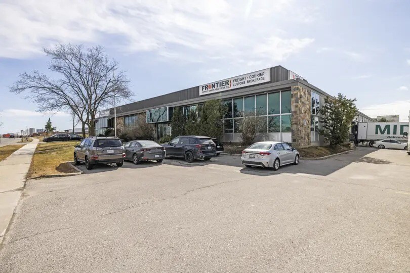 66-70 Bartor Rd, Toronto, ON à vendre Photo principale- Image 1 de 1