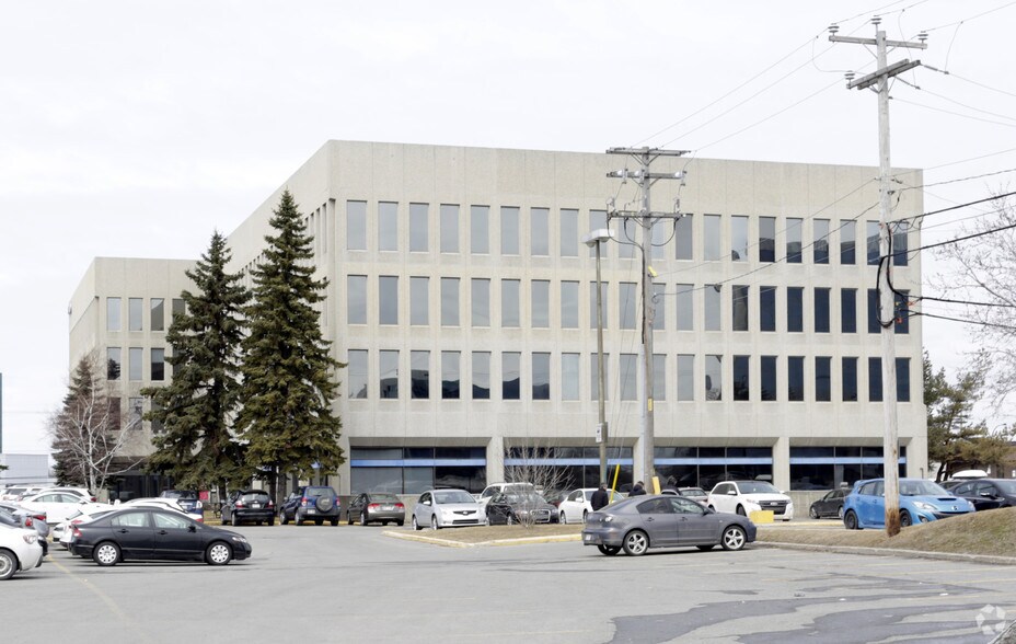 3300 Boul de la Côte-Vertu, Montréal, QC à louer - Photo du bâtiment - Image 3 de 5