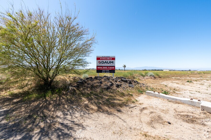 W Avenue L4, Lancaster, CA à vendre - Photo principale - Image 2 de 8