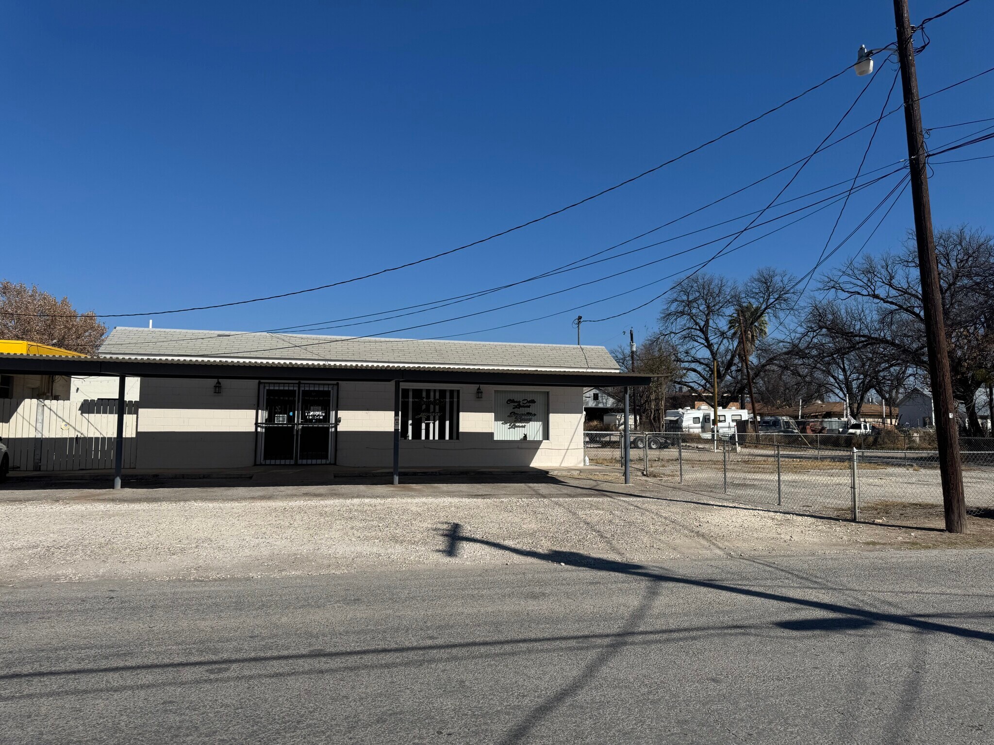 101 E Strickland St, Del Rio, TX for lease Primary Photo- Image 1 of 2