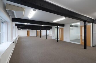 Bristol Rd, Stonehouse for lease Interior Photo- Image 2 of 3