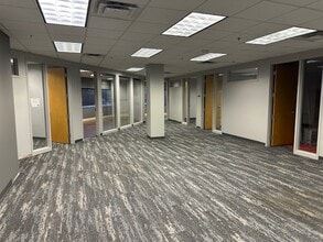 1804 N Naper Blvd, Naperville, IL à louer Photo intérieure- Image 2 de 7