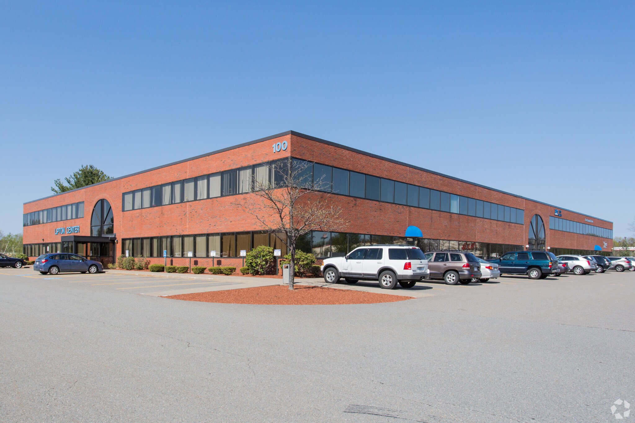 100 Erdman Way, Leominster, MA à vendre Photo principale- Image 1 de 1