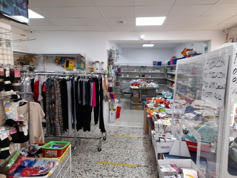 Retail in Cáceres, Cáceres for sale - Interior Photo - Image 1 of 18