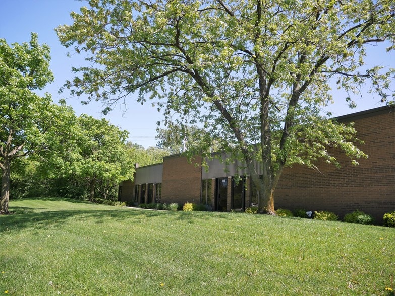 500-560 Zenith Dr, Glenview, IL à louer - Photo du bâtiment - Image 3 de 3