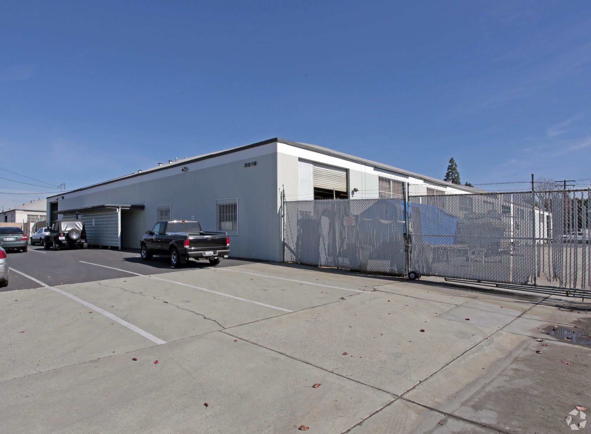 3015 Oak St, Santa Ana, CA for lease Primary Photo- Image 1 of 3