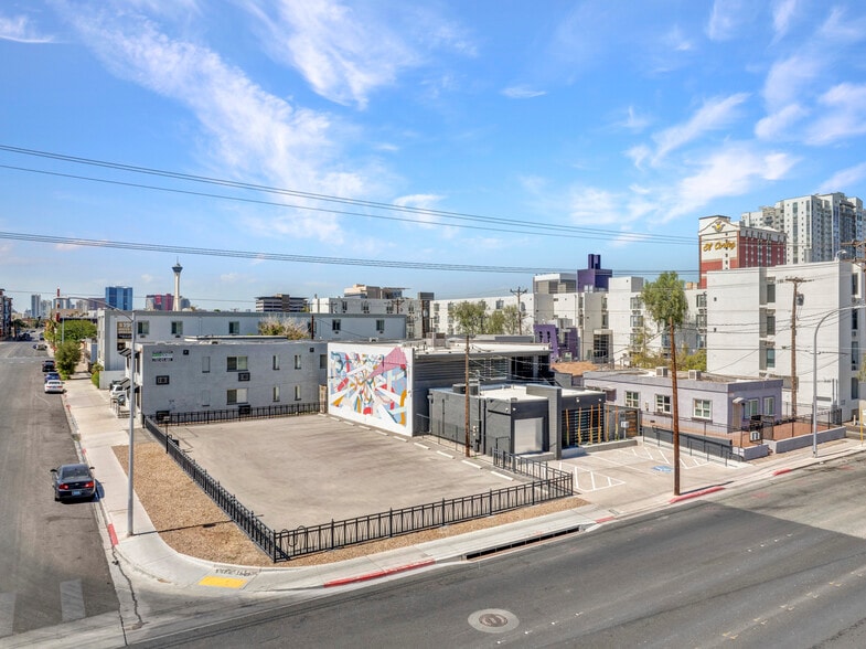 818 Stewart Ave, Las Vegas, NV for lease - Building Photo - Image 1 of 17