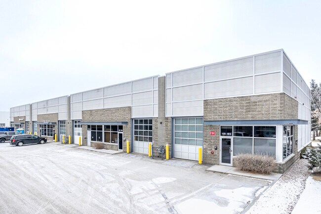 Plus de détails pour 11211 180 St NW, Edmonton, AB - Flex à vendre