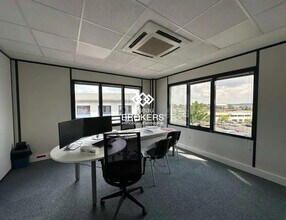 Office in Limas for lease Interior Photo- Image 2 of 8