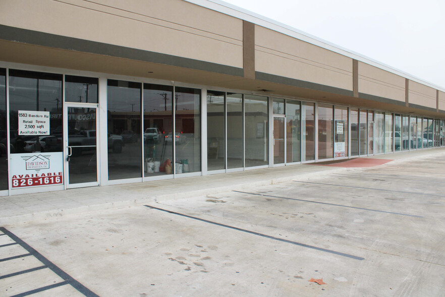 1571-1599 Bandera Rd, San Antonio, TX for lease - Building Photo - Image 1 of 4