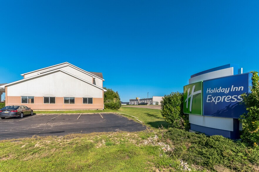 11555 Upper Gilchrist Rd, Mount Vernon, OH for sale - Primary Photo - Image 1 of 18