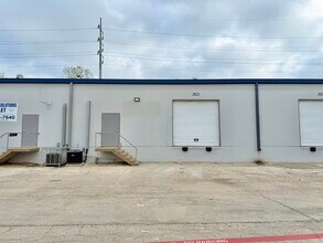 2661-2669 Ludelle St, Fort Worth, TX for lease Building Photo- Image 1 of 5