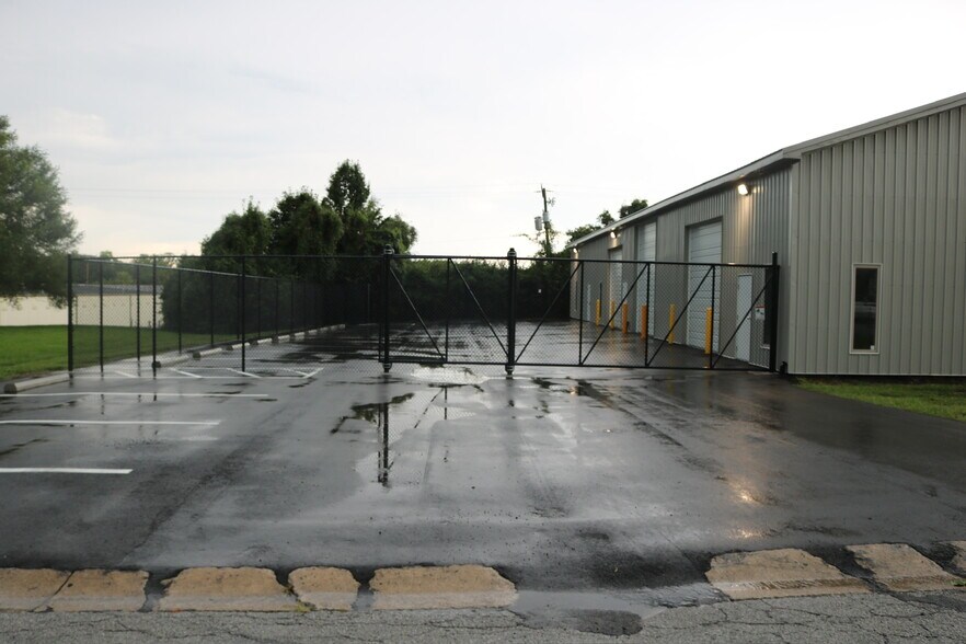 13910 Century Ln, Grandview, MO à louer - Photo du bâtiment - Image 3 de 3