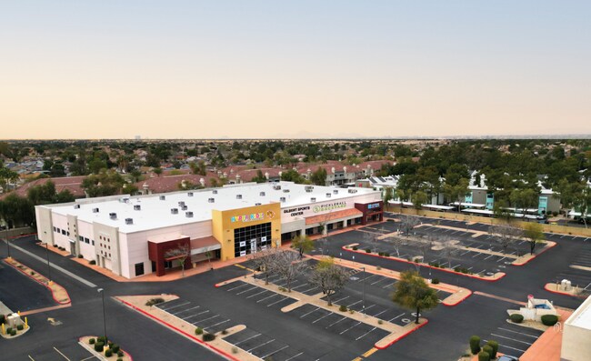 Plus de détails pour 868 N Gilbert Rd, Gilbert, AZ - Commerce de détail à vendre