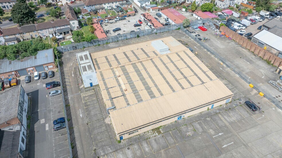 Wantz Rd, Dagenham à vendre - Photo du bâtiment - Image 2 de 9