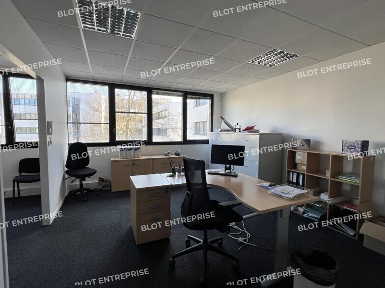 Office in Rennes for lease - Interior Photo - Image 3 of 10