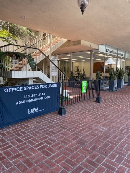 36 Malaga Cove Plz, Palos Verdes Estates, CA à louer - Photo du bâtiment - Image 3 de 5