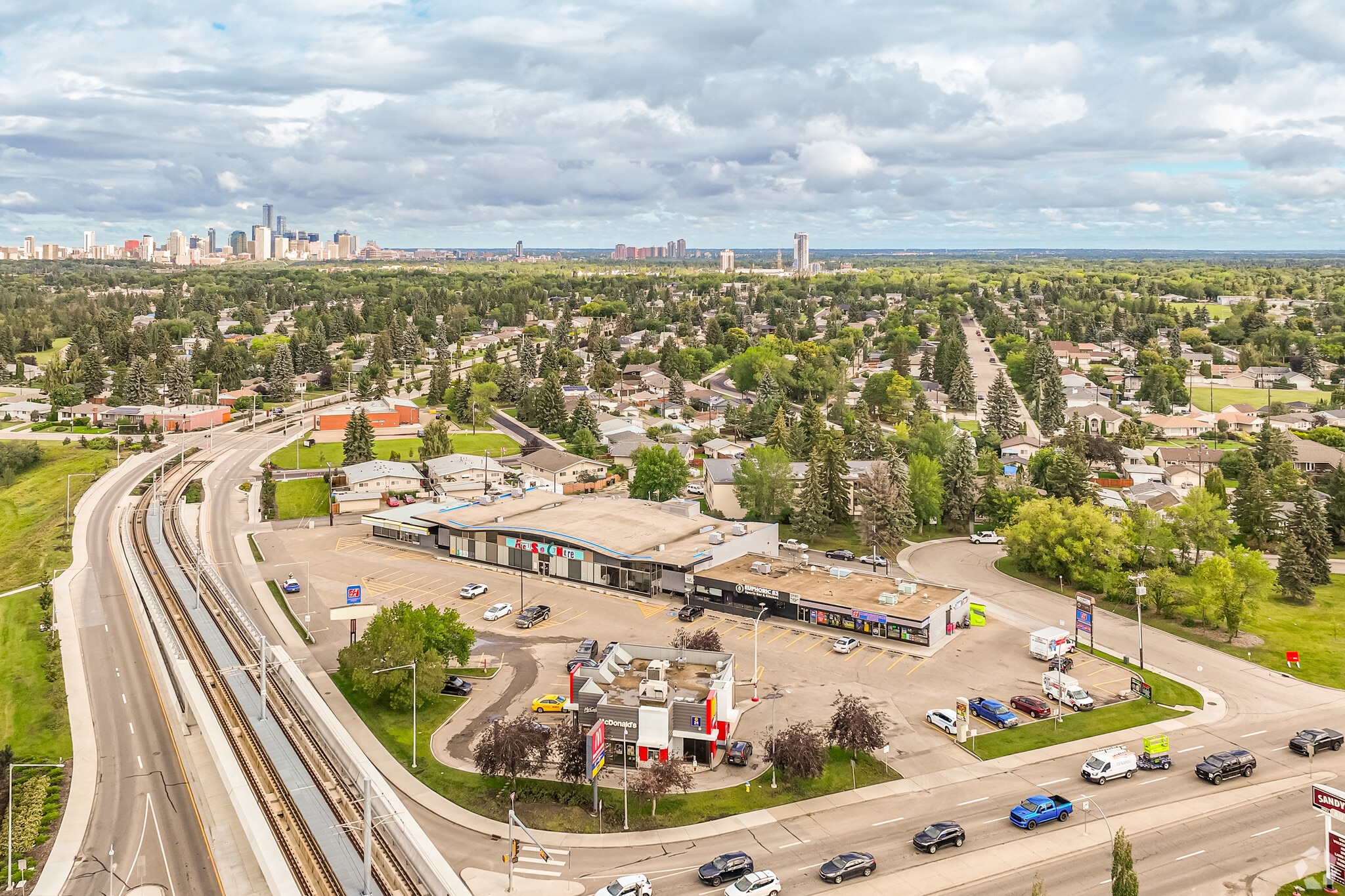 6835 83rd St, Edmonton, AB à louer Photo intérieure- Image 1 de 2