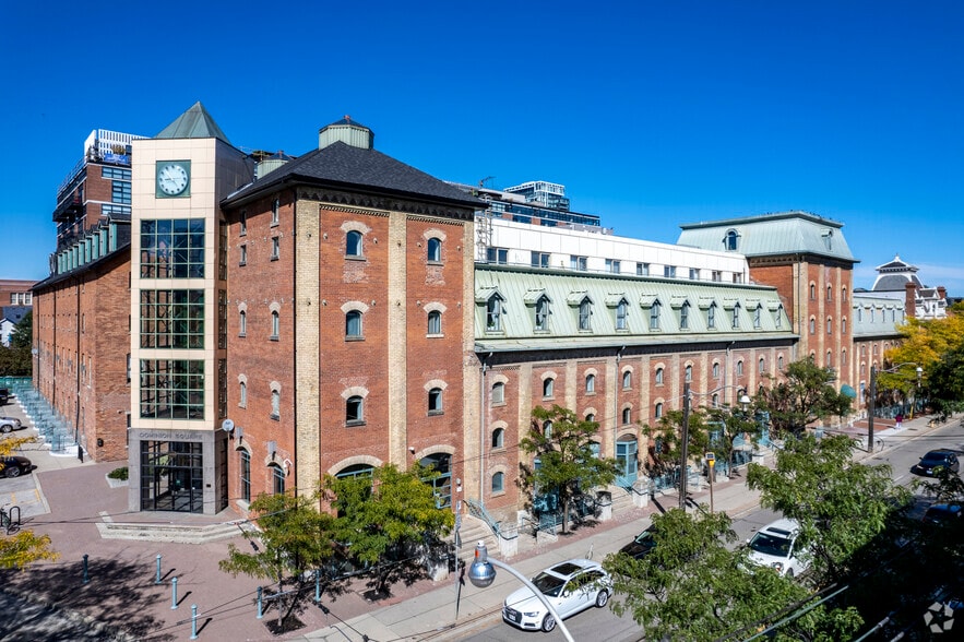 468-496 Queen St E, Toronto, ON for lease - Building Photo - Image 1 of 11