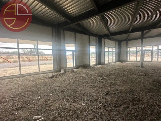 Retail in Pinsaguel for lease Building Photo- Image 1 of 12