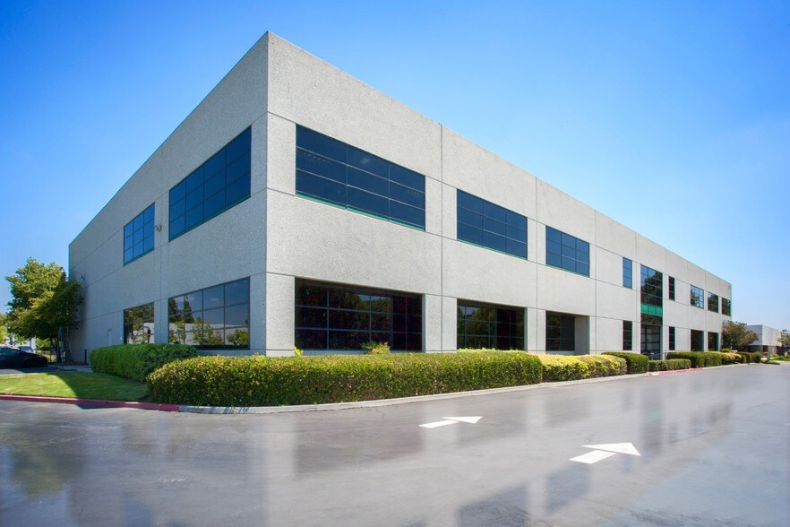 10775 Business Center Dr, Cypress, CA à vendre - Photo du bâtiment - Image 3 de 5