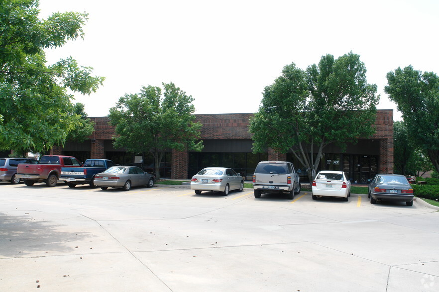 3450 N Rock Rd, Wichita, KS for lease - Building Photo - Image 3 of 4