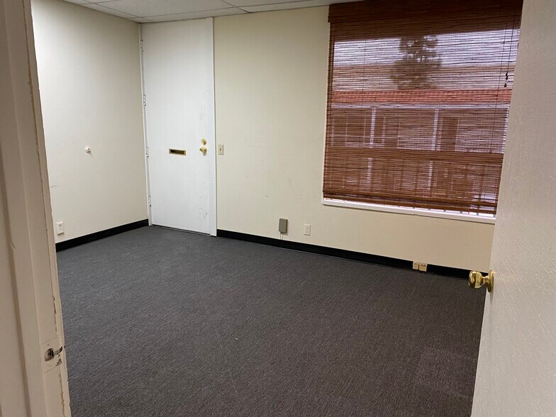 1625 E 17th St, Santa Ana, CA à louer - Hall d’entrée - Image 2 de 18