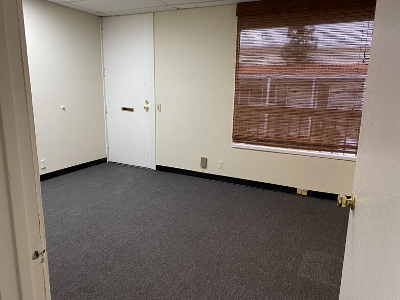 1625 E 17th St, Santa Ana, CA for lease - Lobby - Image 2 of 18