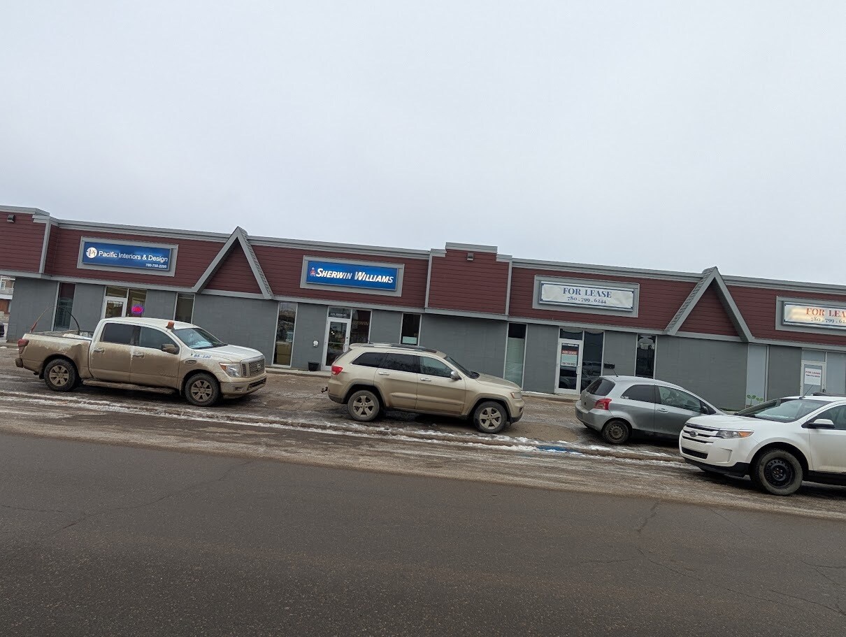 8312-8314 Fraser Av, Fort McMurray, AB à louer Photo du bâtiment- Image 1 de 15