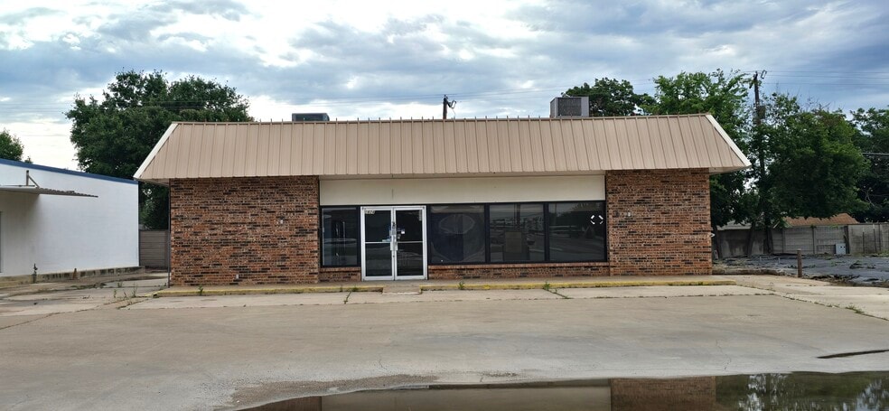 2824 Brown Trl, Bedford, TX for sale - Building Photo - Image 3 of 5