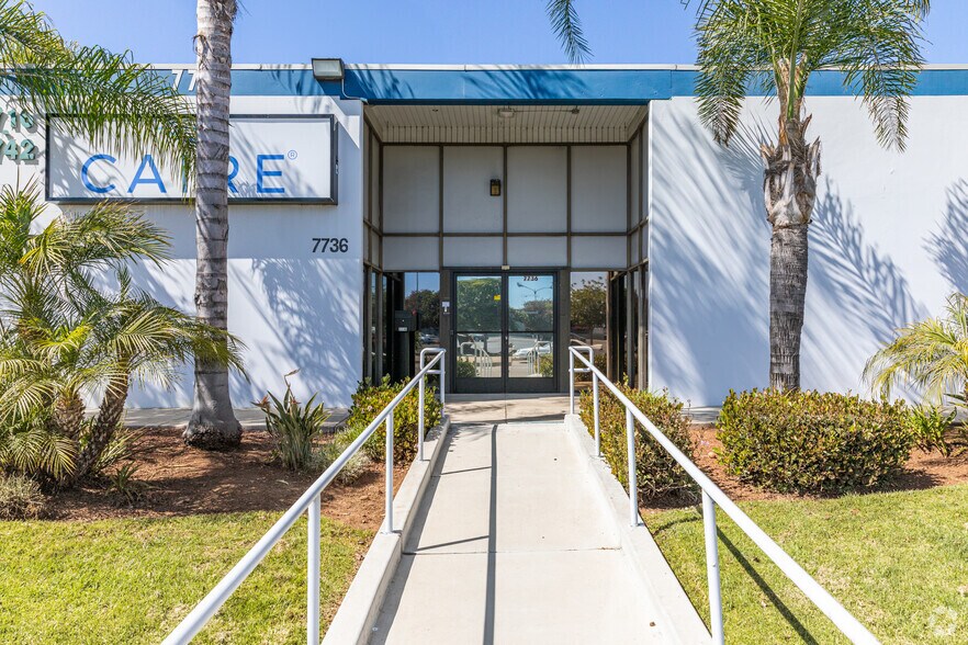 7716-7742 Clairemont Mesa Blvd, San Diego, CA à louer - Photo du bâtiment - Image 3 de 3