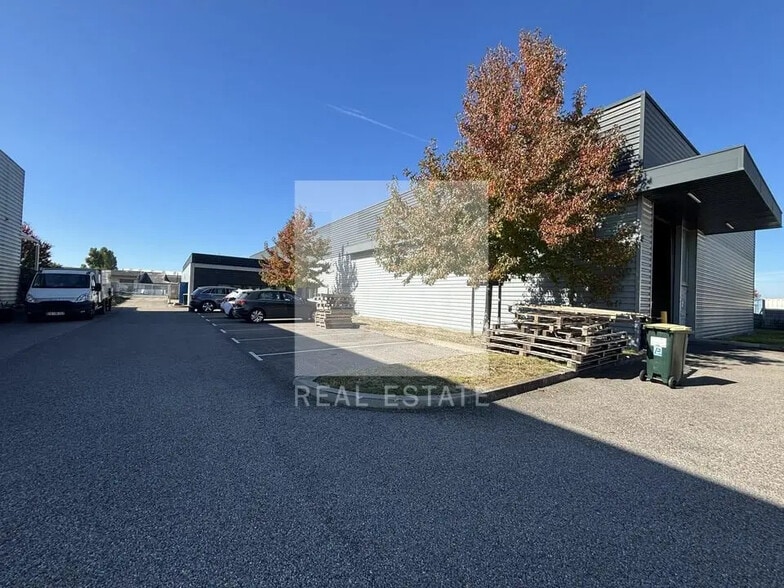 Office in Meyzieu for lease - Building Photo - Image 1 of 17